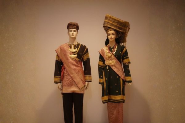 Pakaian Adat Sungayang Kabupaten Tanah Datar