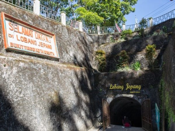 Menyusuri Lorong Sejarah di Lobang Jepang Bukittinggi
