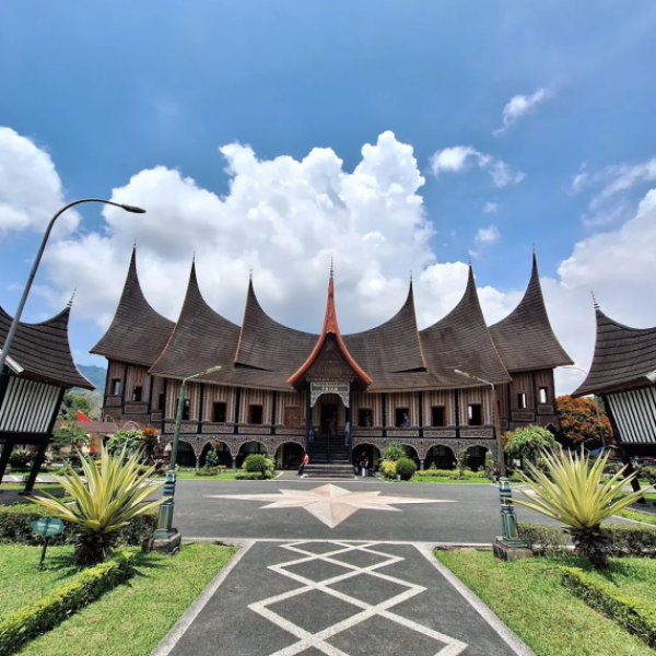 Destinasi-Kabupaten Agam-Istano Basa Pagaruyung